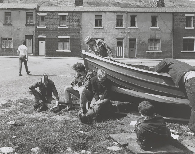 Cleaning nets, Skinningrove 1981<p>© Chris Killip</p>