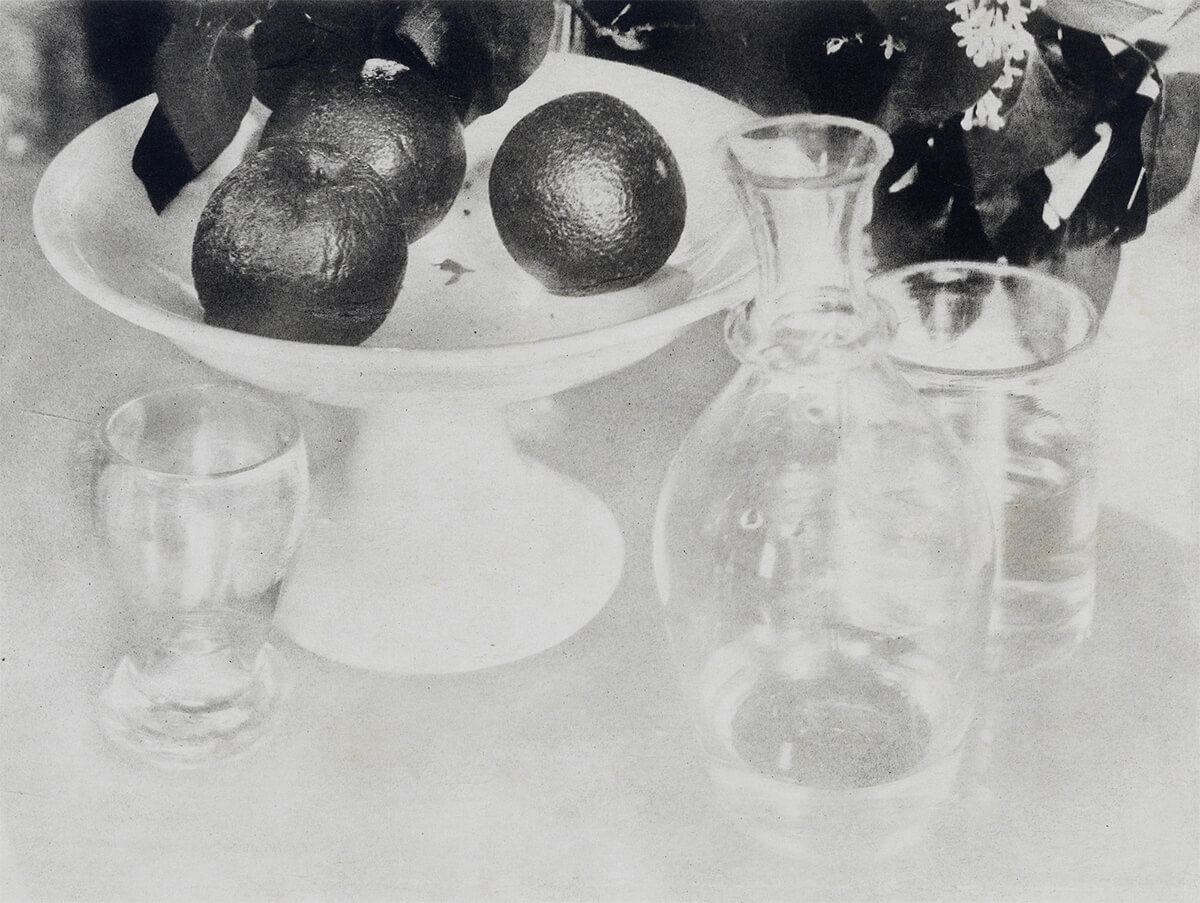 Stillleben mit Obstschale, um 1909, Ölumdruck auf Papier<p>© Heinrich Kühn</p>