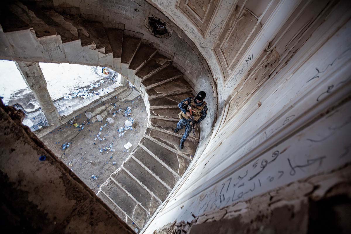 Iraq, soldiers in palace of Saddam Hussein<p>© Lenka Klicperová</p>