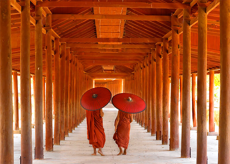 Two Parasols – Myanmar<p>© Lisa Kristine</p>