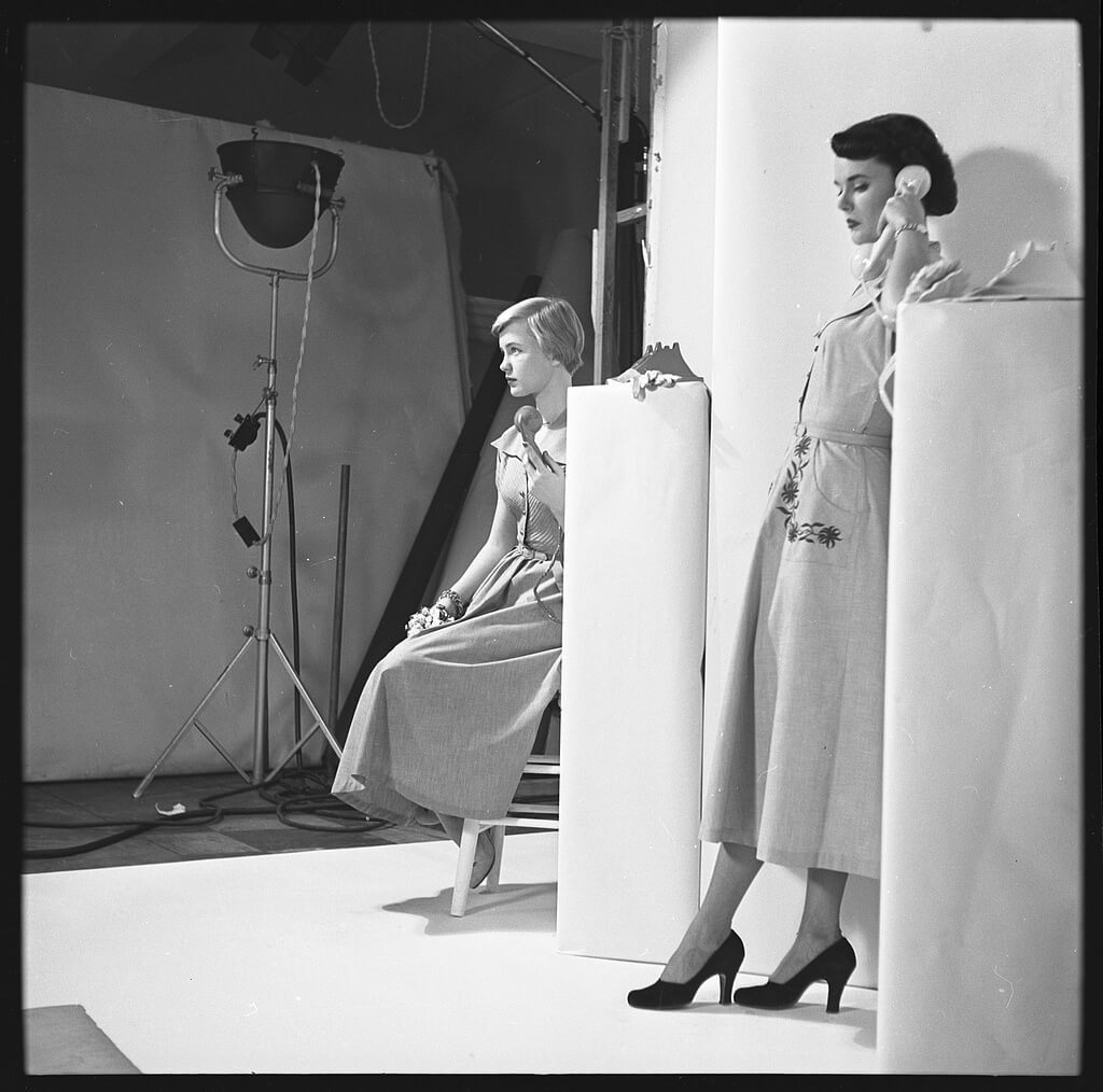 Image from LOOK - Job 49-U34 titled American look (Anne Klem). 1949 Oct. 26. Look magazine photograph collection (Library of Congress)<p>© Stanley Kubrick</p>