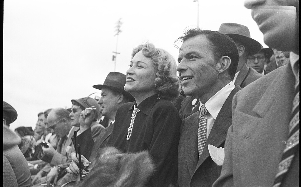 Image from LOOK - Job 49-U2 titled Sinatra and Kirsten. 1949 Oct. 17. Look magazine photograph collection (Library of Congress)<p>© Stanley Kubrick</p>