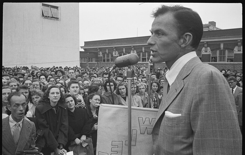 Image from LOOK - Job 49-U2 titled Sinatra and Kirsten. 1949 Oct. 17. Look magazine photograph collection (Library of Congress)<p>© Stanley Kubrick</p>