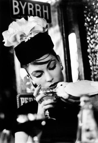 Mary + Dove, Paris (Vogue), 1957<p>Courtesy Trunk Archive / © William Klein</p>
