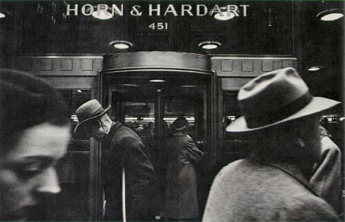 Horn & Hardart, Lexington Avenue 1954-55<p>Courtesy Trunk Archive / © William Klein</p>