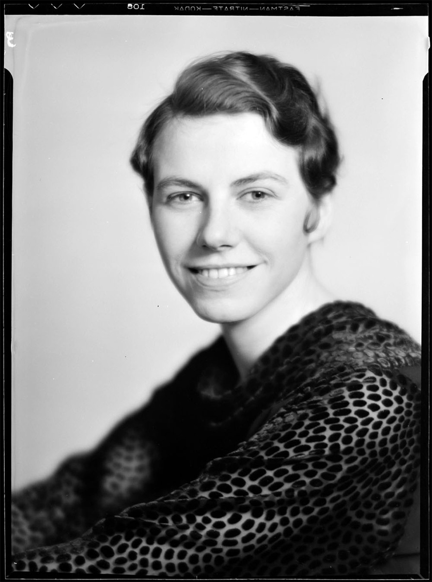 Mrs. F.D. DuVernet, 1936 - Yousuf Karsh. Library and Archives Canada, e011045825_s1 /  Yousuf Karsh. Bibliothèque et Archives e011045825_s1<p>© Yousuf Karsh</p>