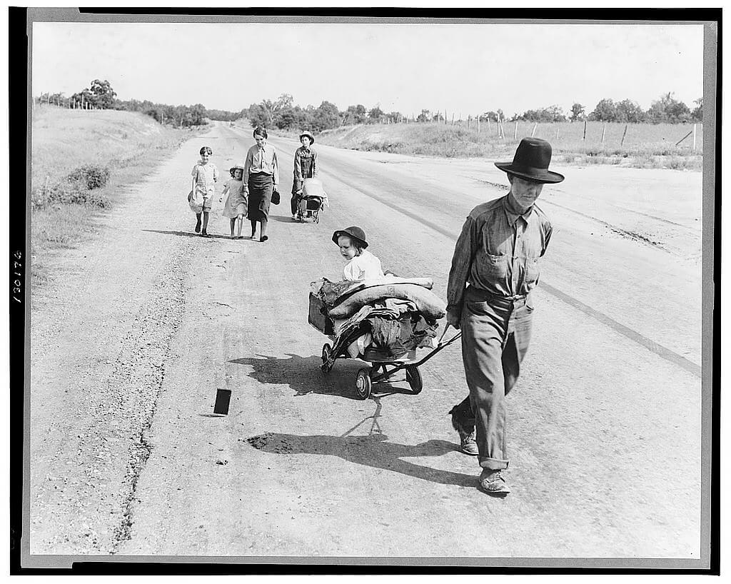 Family walking on highway, five children. Started from Idabel, Oklahoma 1938, Library of Congress<p>© Dorothea Lange</p>