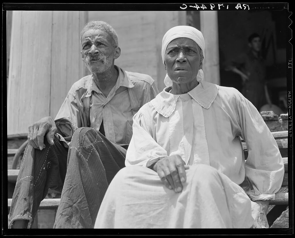 Ex-slave and wife who live in a decaying plantation house. Greene County, Georgia 1937, FFSA, , Library of Congress<p>© Dorothea Lange</p>
