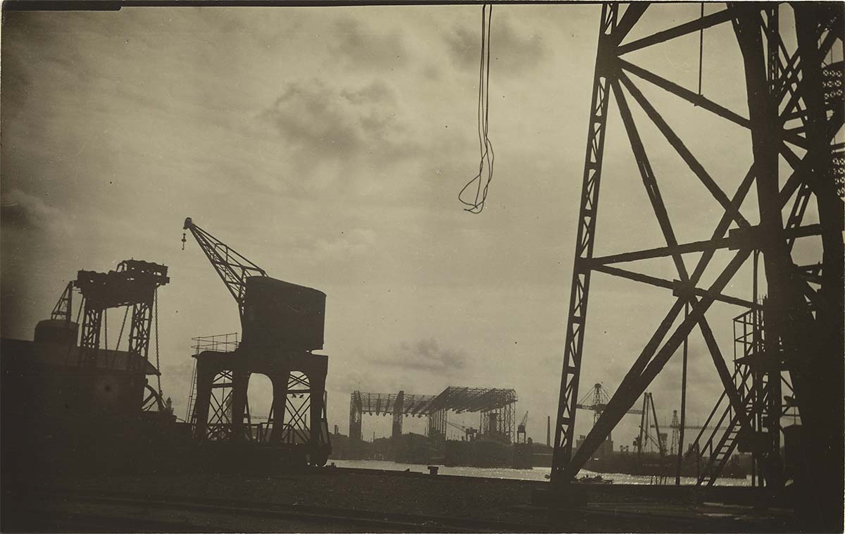 Hamburg Docks, 1926 - The J. Paul Getty Museum<p>© El Lissitzky</p>