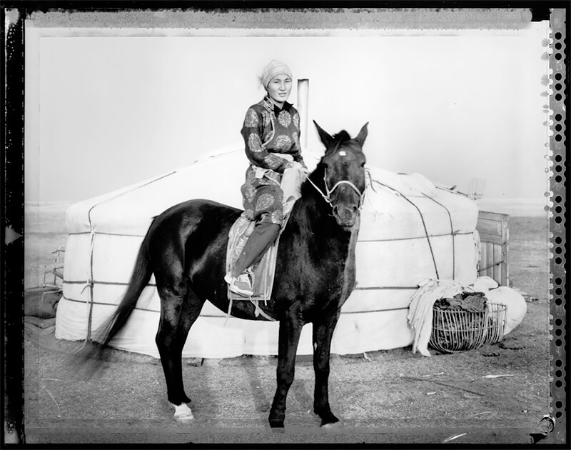 Nomadic Mongolia #33, Young Mother Horseman, 2004<p>Courtesy Galerie VU / © Elaine Ling</p>