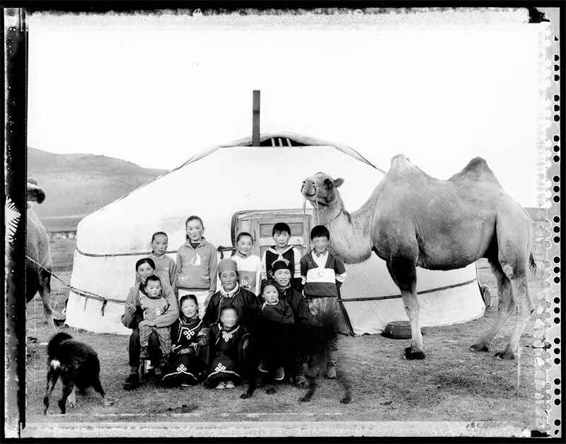 Nomadic Mongolia #29, Nomadic Family, Western Mongolia, 2003<p>Courtesy Galerie VU / © Elaine Ling</p>