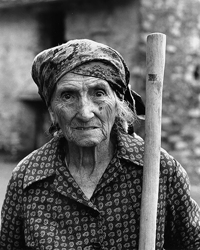 Teresa Mariani, Outside of Fivizanno, Italy 1991<p>© Ernie Luppi</p>