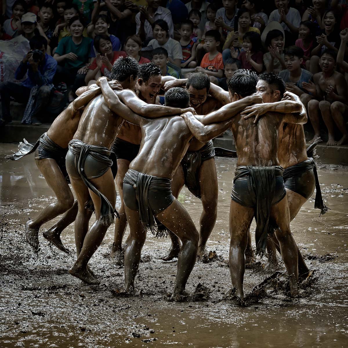 Mud wrestling<p>© Hoang Long Ly</p>