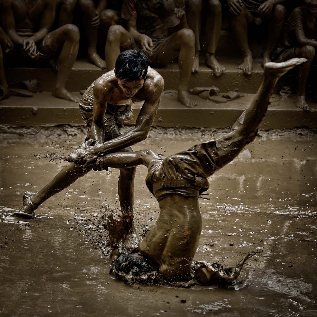 Mud wrestling<p>© Hoang Long Ly</p>