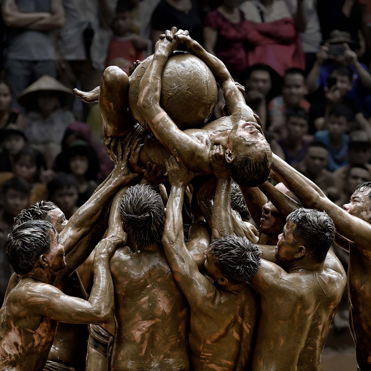 Mud wrestling<p>© Hoang Long Ly</p>