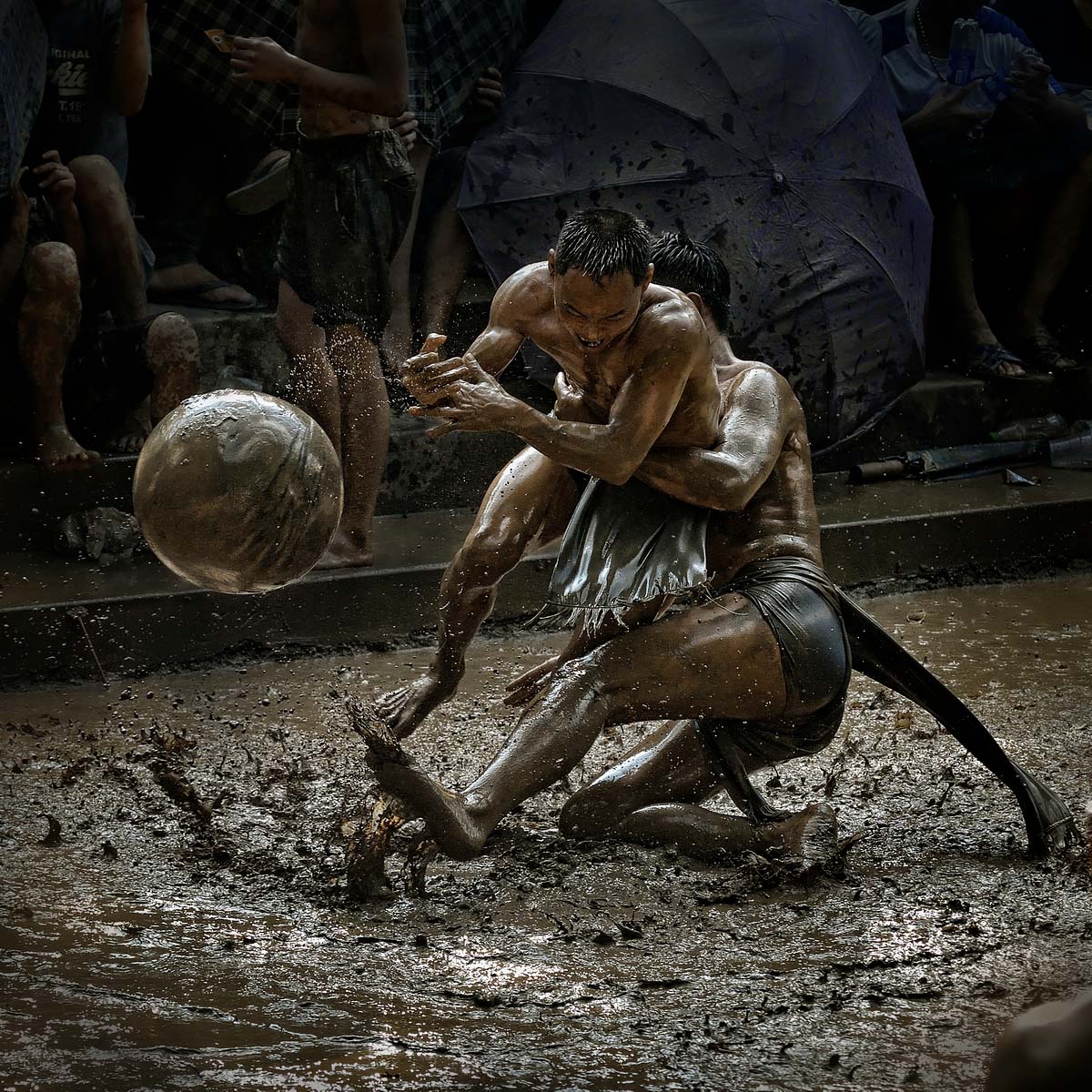 Mud wrestling<p>© Hoang Long Ly</p>