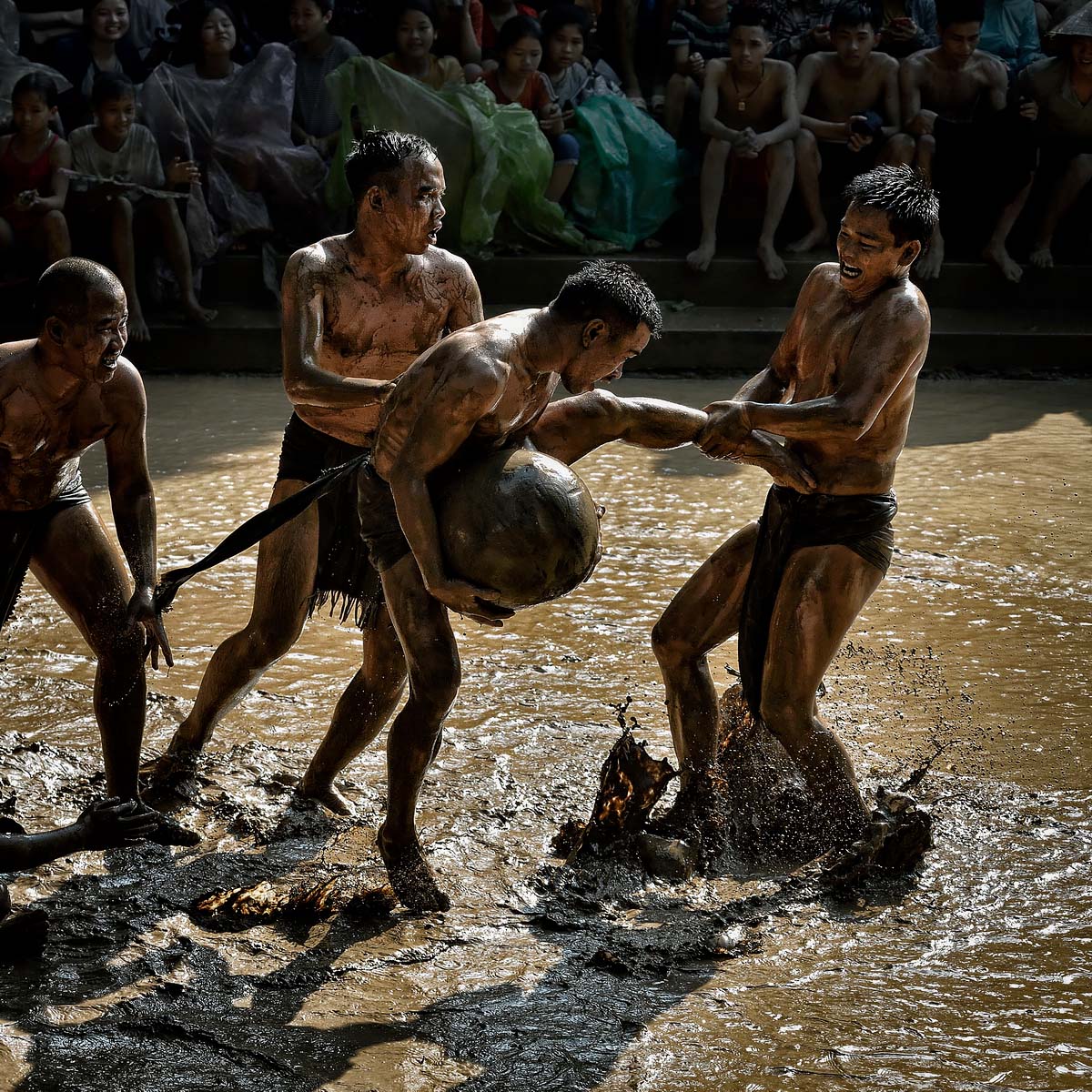 Mud wrestling<p>© Hoang Long Ly</p>