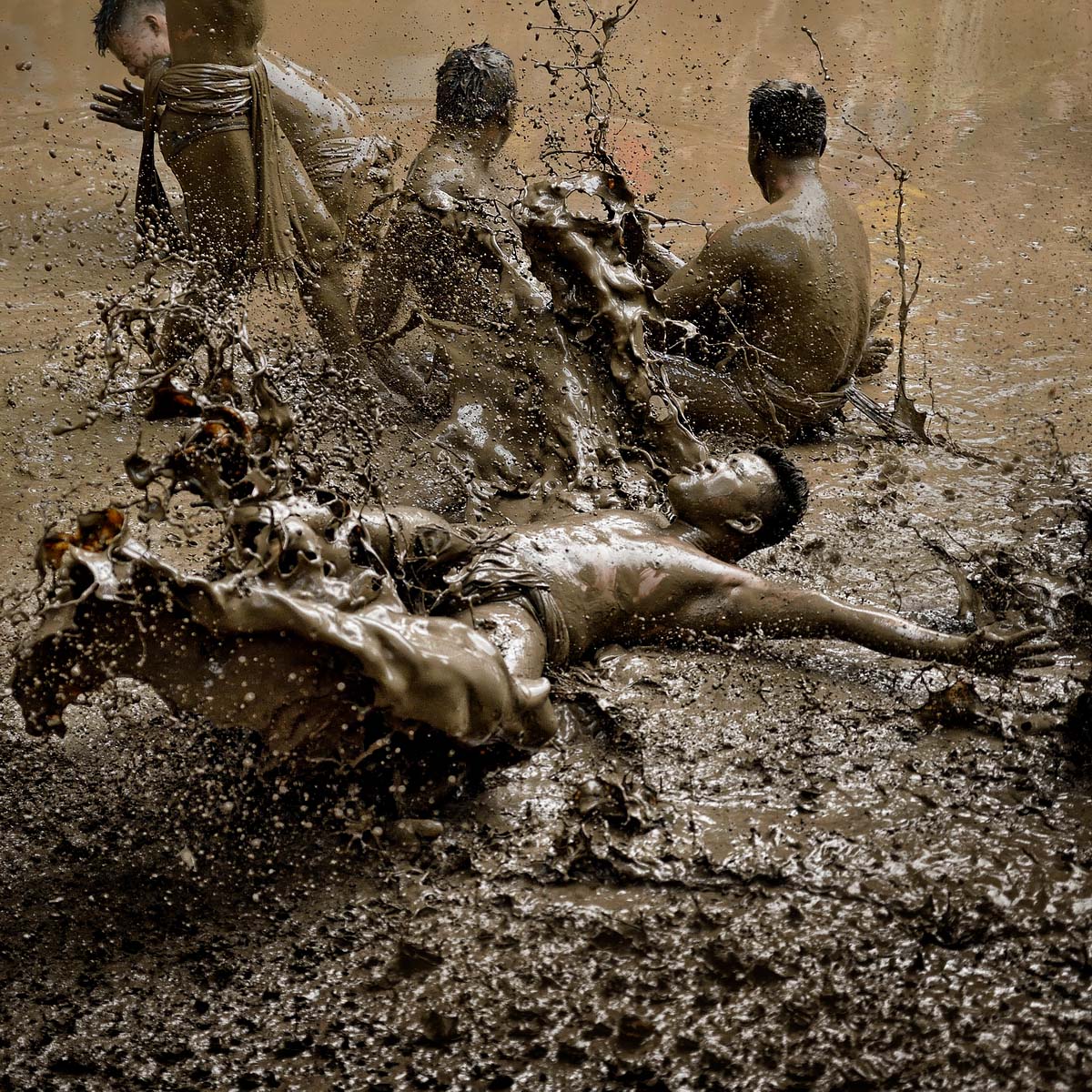 Mud wrestling<p>© Hoang Long Ly</p>