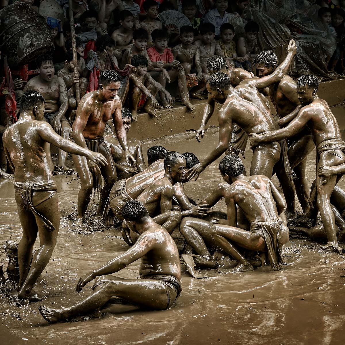 Mud wrestling<p>© Hoang Long Ly</p>