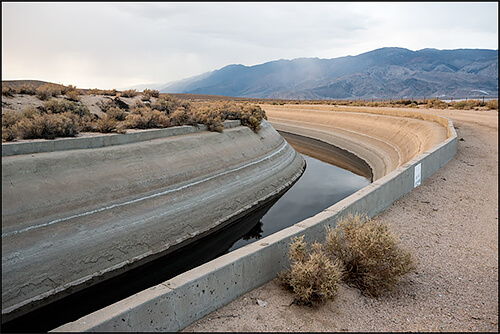 Los Angeles Aqueduct Canal, Western Shore of Owens Lake, CA, 2013<p>© Jennifer Little</p>