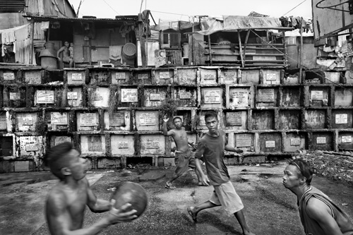 Basketball in the Cementary<p>© Larry Louie</p>