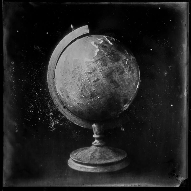 Globe, Ambrotyoe on glass<p>© Patricia Lagarde</p>