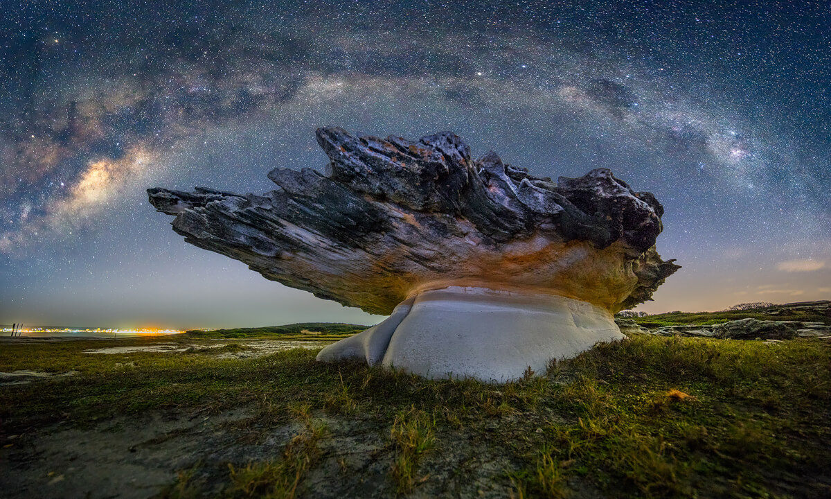 Milky way over mushroom stone<p>© Tony Law</p>