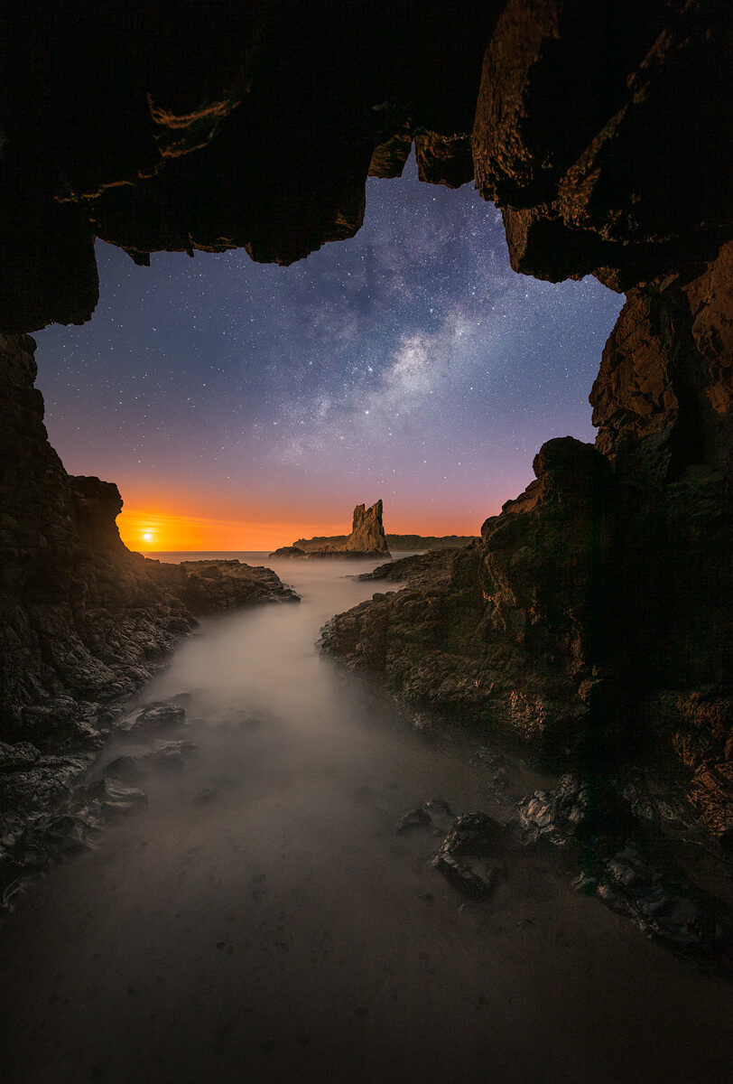 Sea Cave Moonrise<p>© Tony Law</p>