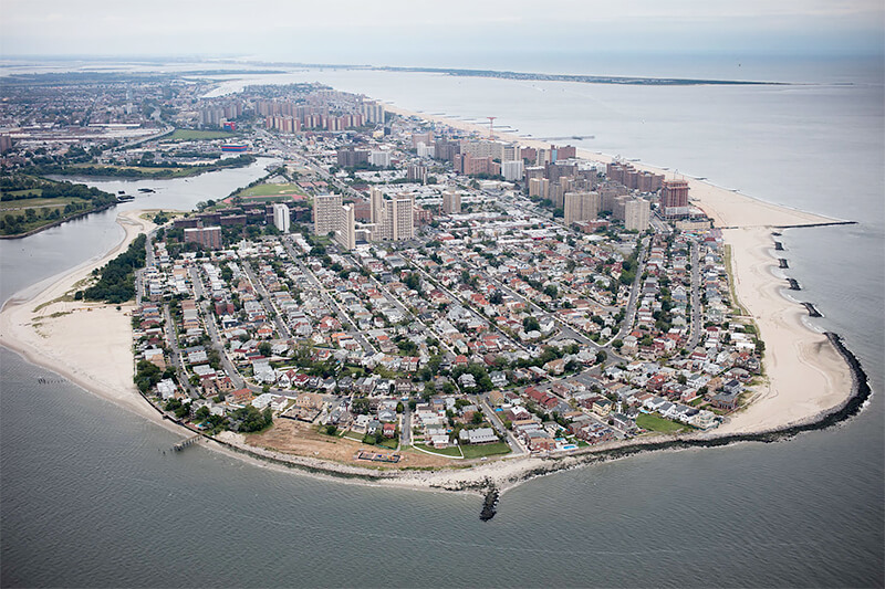 Arming the Beach, Brooklyn, New York 2018<p>© Alex MacLean</p>