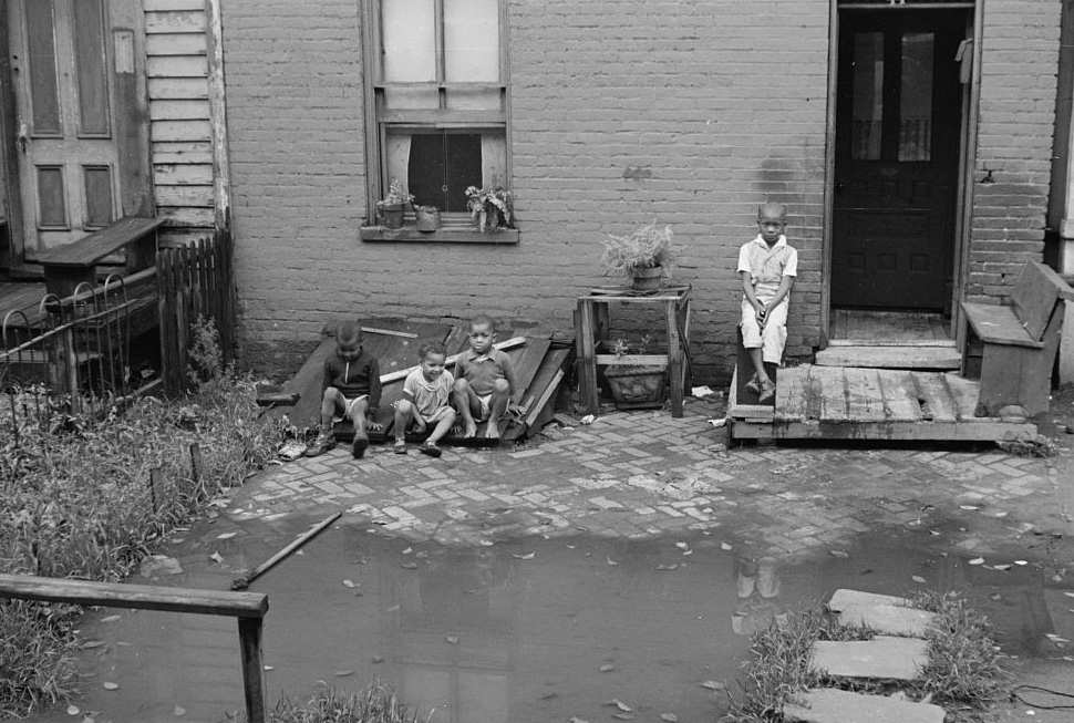 Front of old brick structure in section near Union Station, Washington, D.C., September 1935 - Library of Congress<p>© Carl Mydans</p>