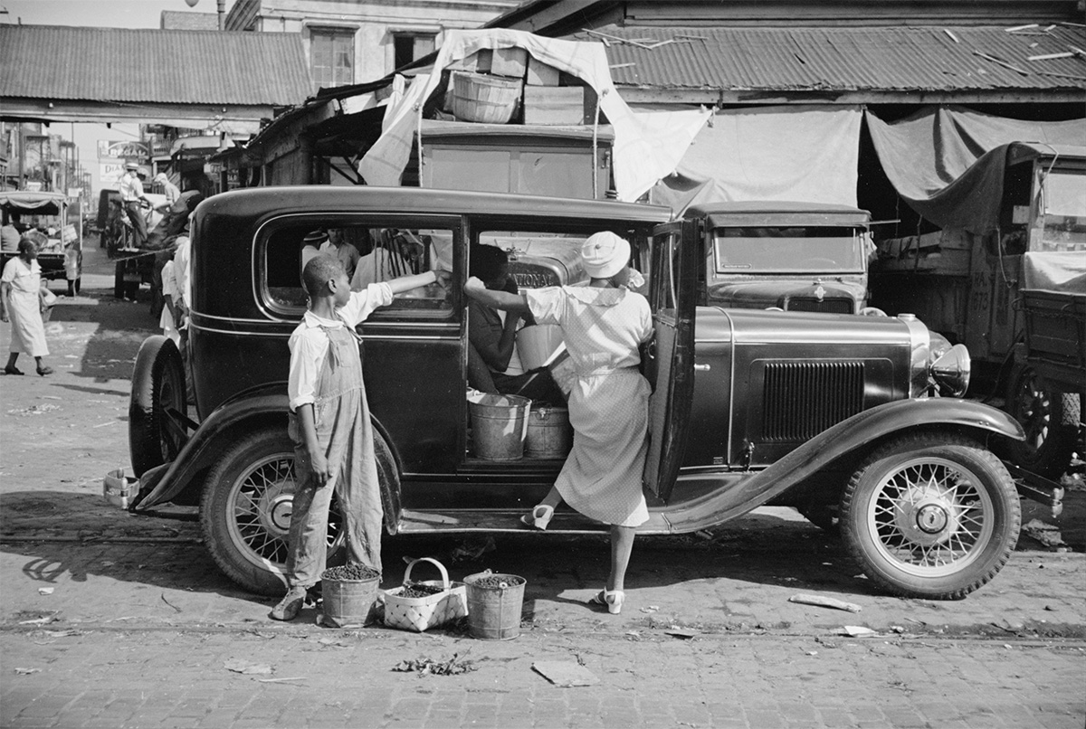Marketplace at New Orleans, Louisiana, 1936. Woman boards Chevrolet automobile, June 1936 - Library of Congress<p>© Carl Mydans</p>