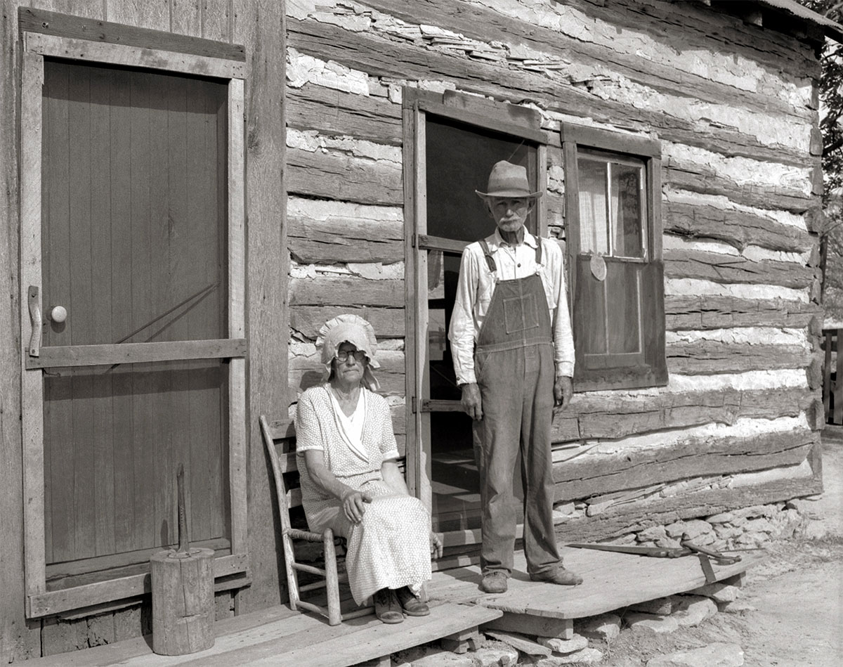 Nick Phillips, 81, and his wife pose in front of their house located in Ashland, Missouri, May 1936 - Library of Congress<p>© Carl Mydans</p>