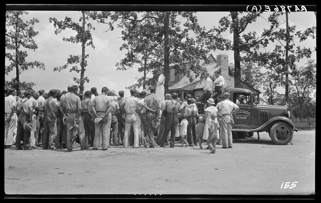 U.S. First Lady Eleanor Roosevelt addressing the Cumberland Homesteaders near Crossville, Tennessee, 1935 - Library of Congress<p>© Carl Mydans</p>