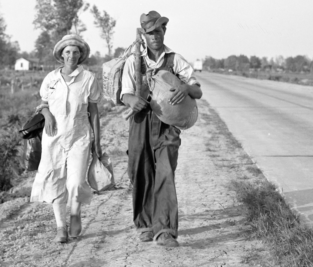 ”Damned if we’ll work for what they pay folks hereabouts”, May 1936 - Library of Congress<p>© Carl Mydans</p>