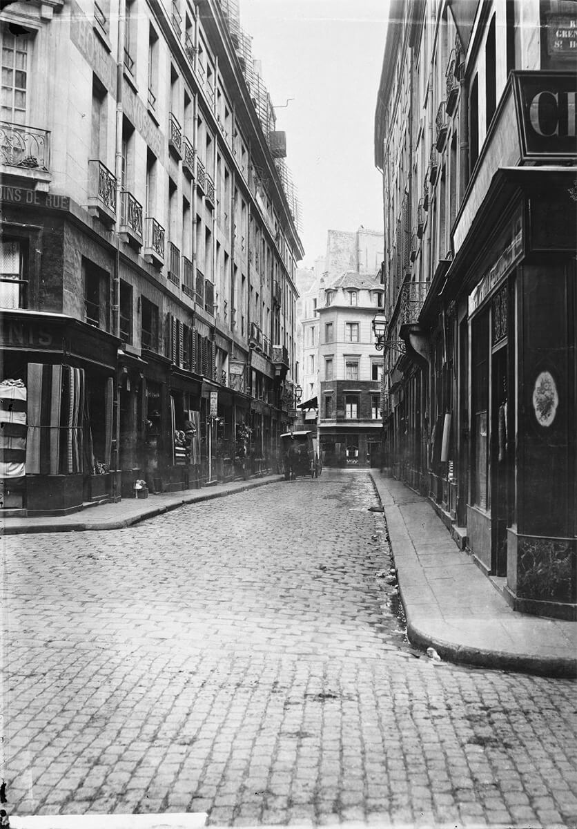 Axis of rue des Deux-Ecus from rue Jean-Jacques-Rousseau, Paris, France, 1860 -  Les Bibliothèques Spécialisées<p>© Charles Marville</p>