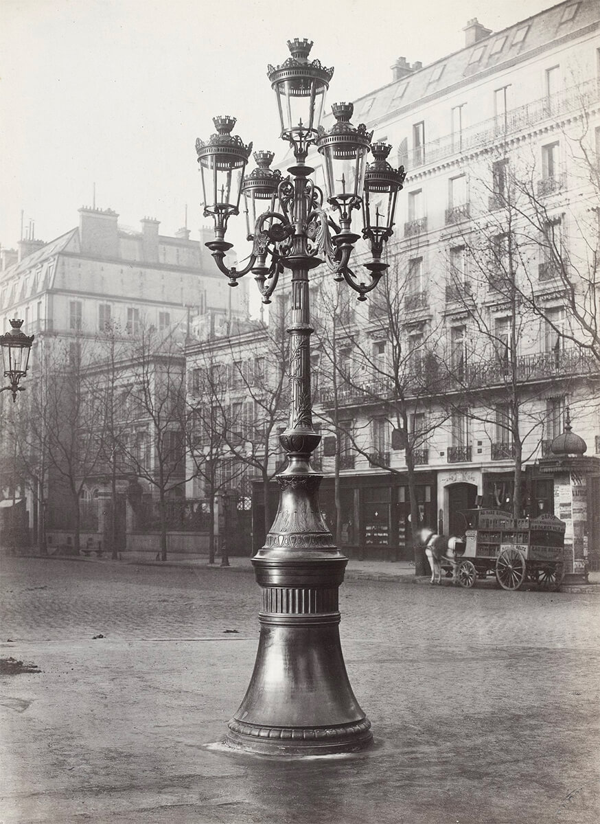 Lamp post with bronze base, with a cluster of 5 lamps, on street, Paris, France, 1878 - Gift; Government of France; 1881<p>© Charles Marville</p>