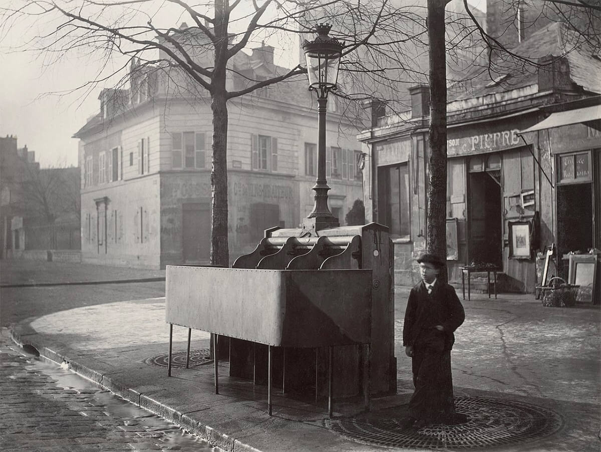 Cast iron and slate urinal with three stalls, Chaussée du Maine, circa 1865 - Gift; Government of France; 1881<p>© Charles Marville</p>