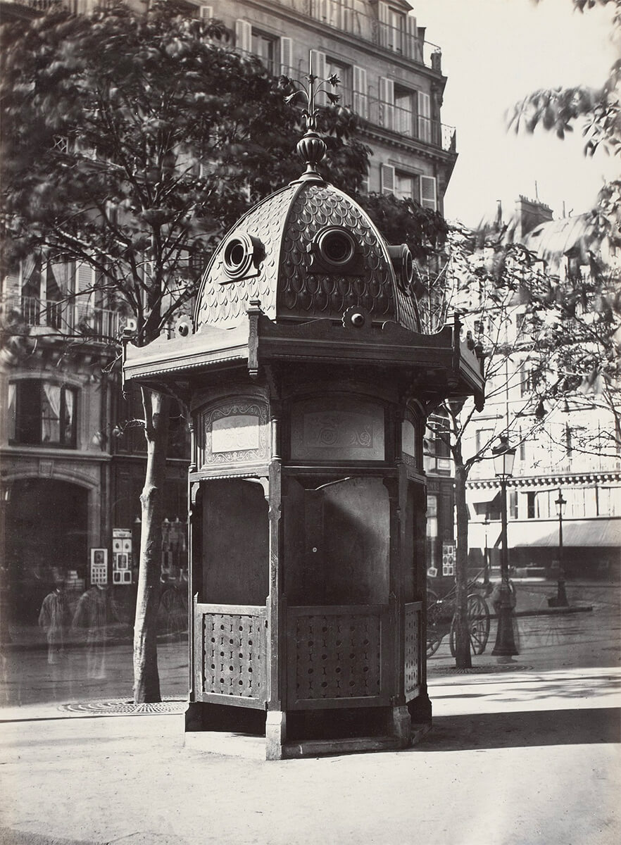 Urinoir kiosque à 6 stalles, Plateau du Théâtre Français, circa 1865 - Gift; Government of France; 1881<p>© Charles Marville</p>