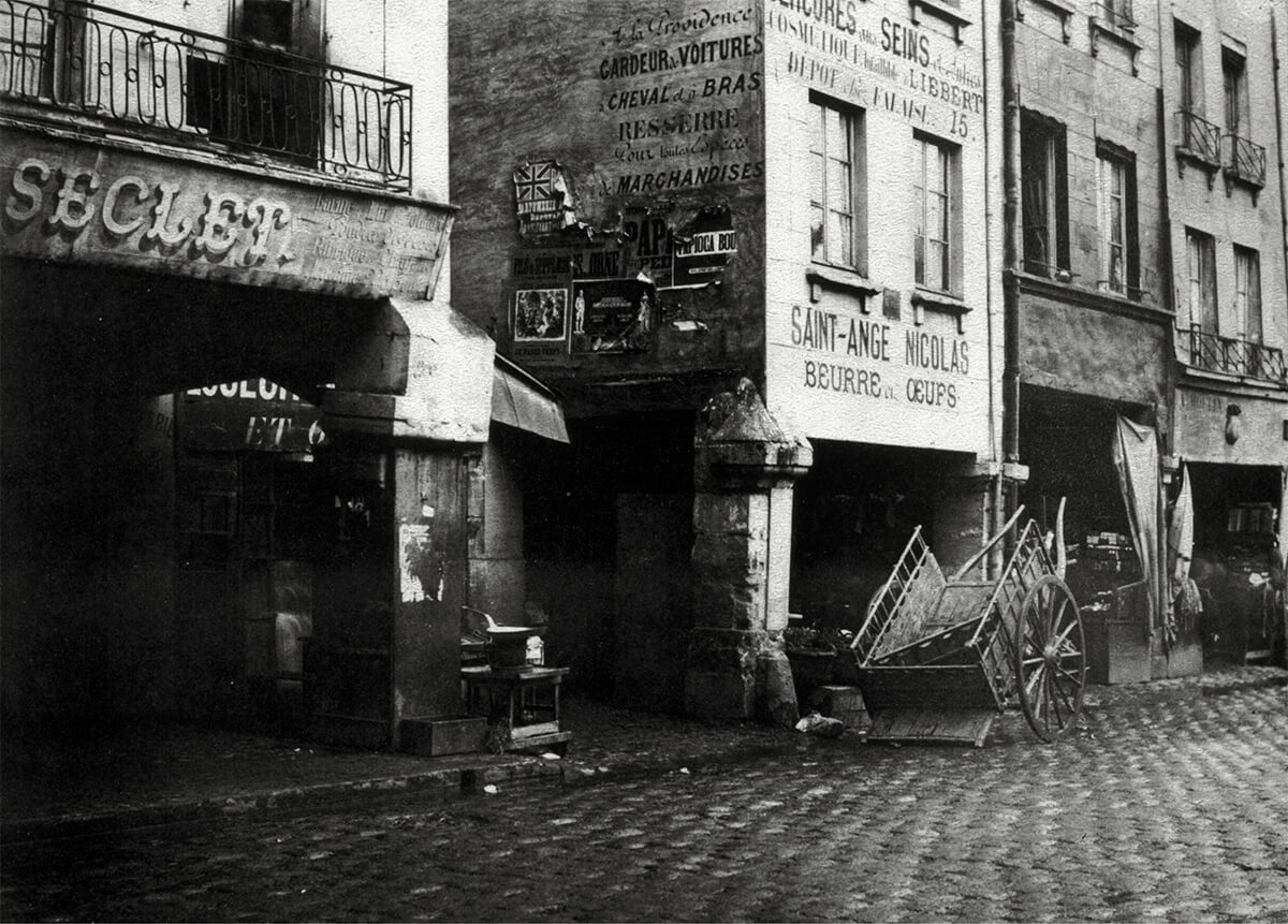 Les Piliers des Halles, rue de la Tonnellerie, 1855 - Library at Brown University in Providence, Rhode Island, United States<p>© Charles Marville</p>