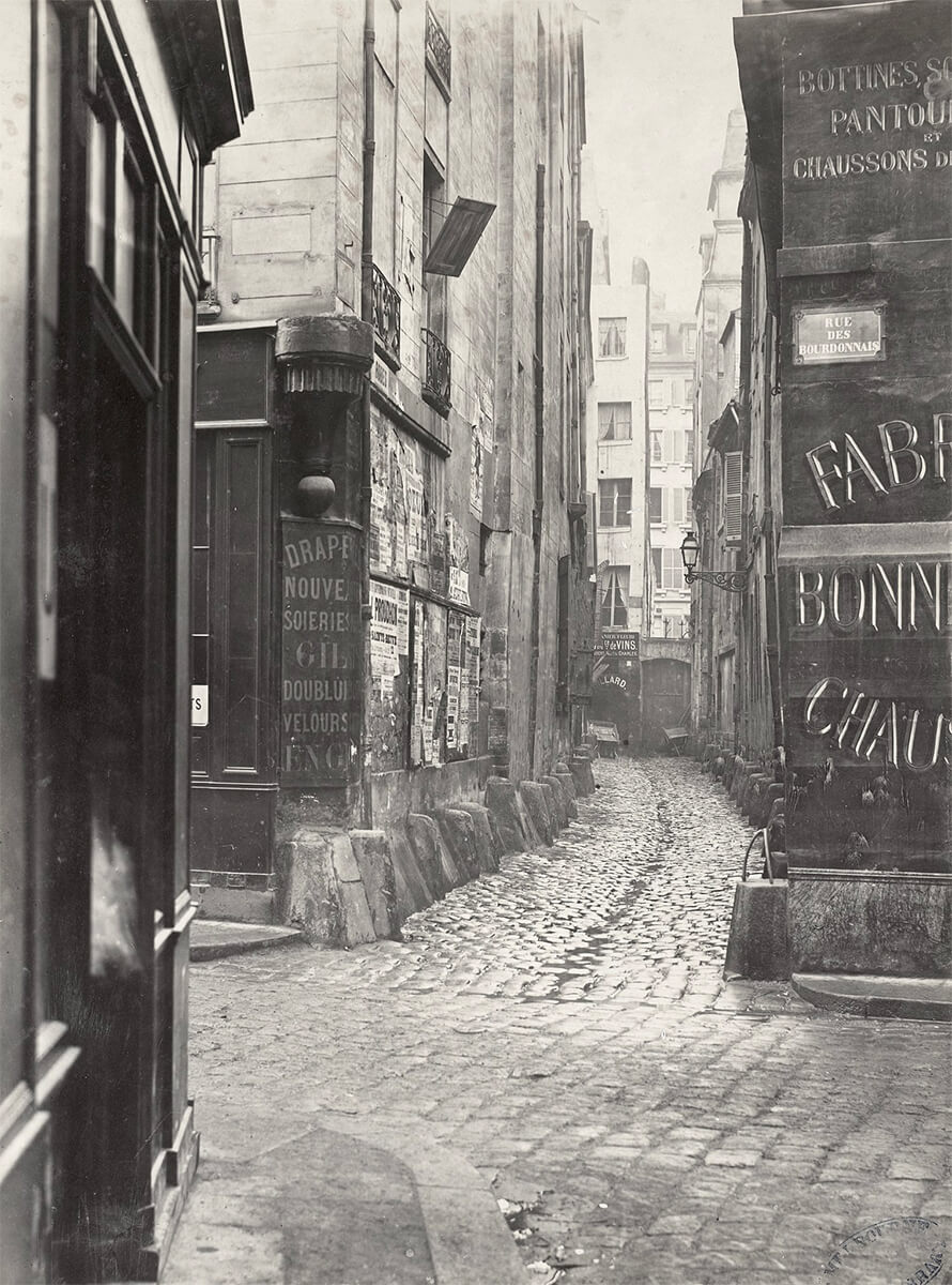 Impasse des Bourdonnais, Paris, France, looking towards dead end of a curving cobbled street, circa 1853 - Gift; Government of France; 1880<p>© Charles Marville</p>