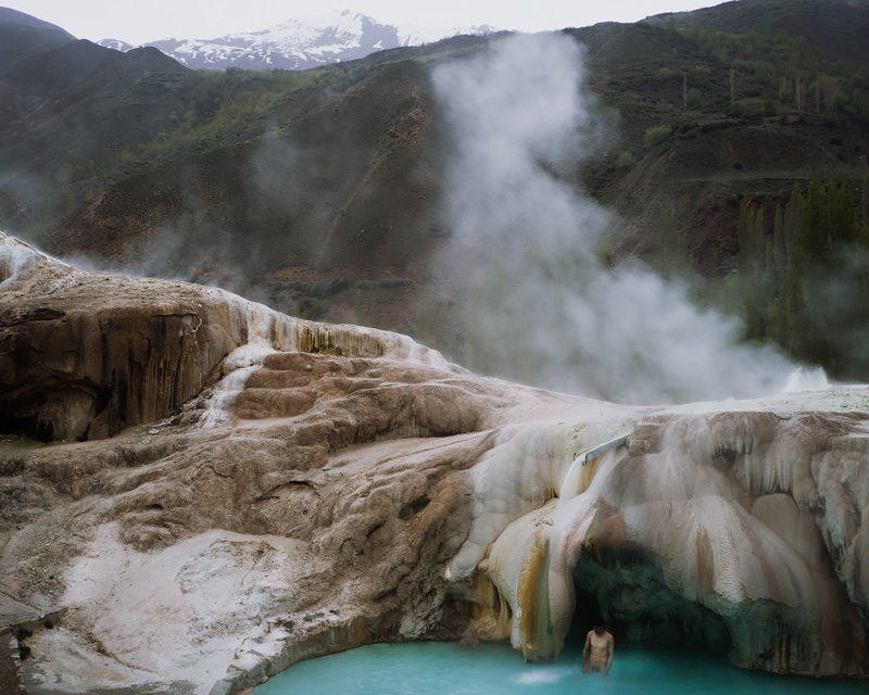 Tajikistan: Autonomos Region of Gorno- Badakhshan. People bathing in the hot springs of  Garm Chasma.<p>© Davide Monteleone</p>