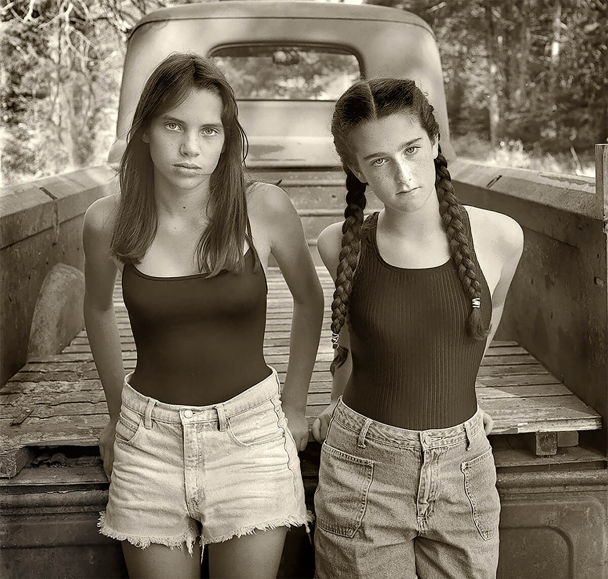 Two girls by the truck<p>© Jack Montgomery</p>