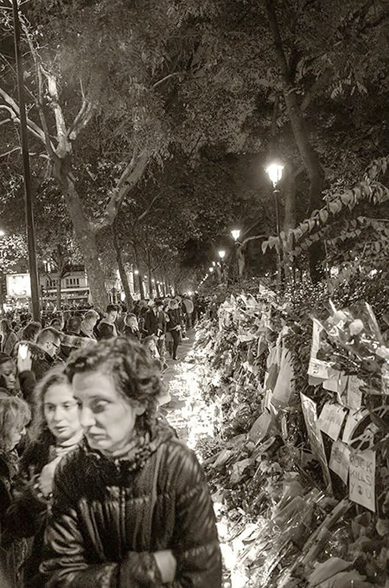 Mourners Outside Bataclan Theatre Nov. 2015<p>© Jack Montgomery</p>