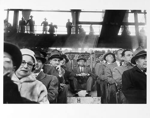 Detail of crowd, man sitting on steps mid 1950s<p>Courtesy Trunk Archive / © Jay Maisel</p>