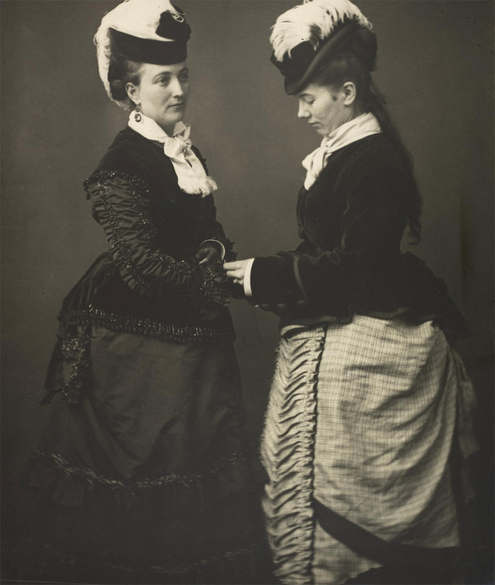 Two Women with Feathered Hats - Scottish National Portrait Gallery - Creative Commons CC by NC<p>© John Moffat</p>