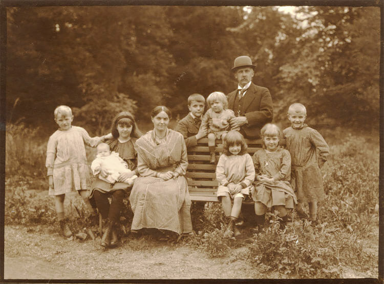 Self Portrait of Leonard Misonne and His Family 1910<p>© Leonard Misonne</p>