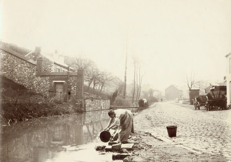 Woman Drawing Water from a Stream 1920s<p>© Leonard Misonne</p>