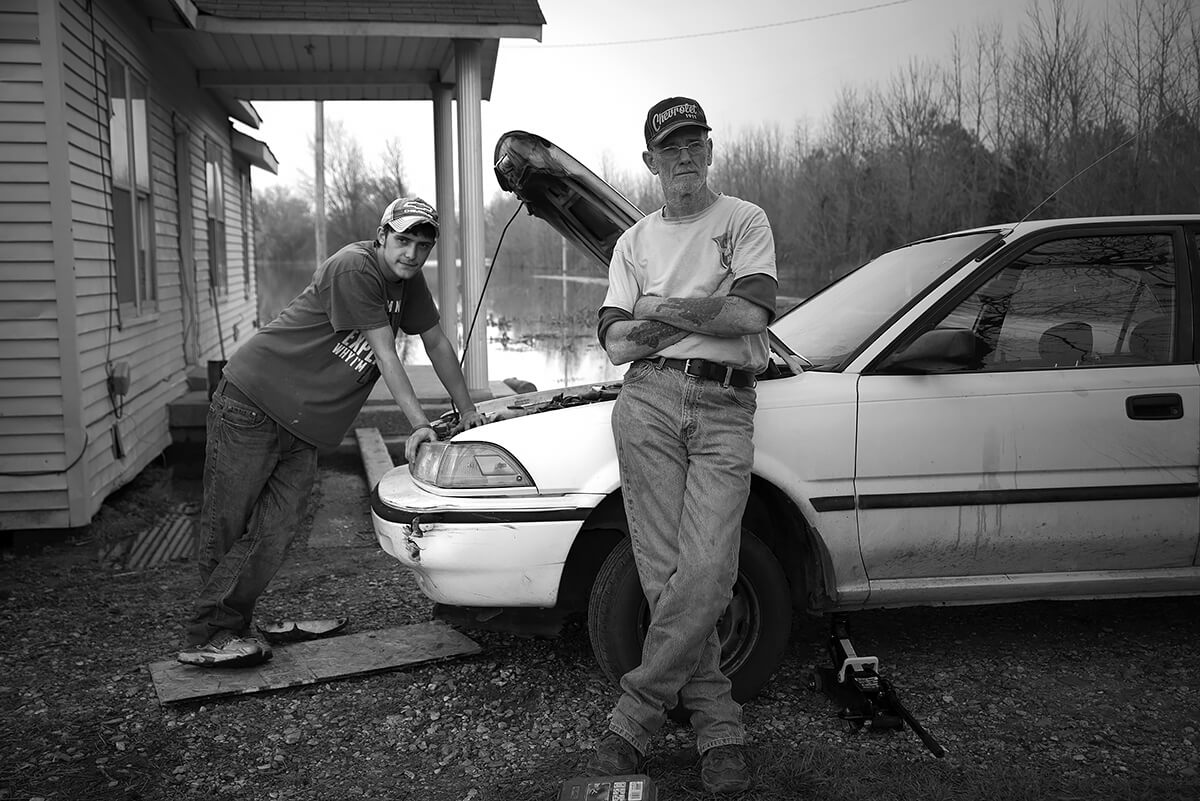 Grandfather and grandson, mississipu flood<p>© Rebecca Moseman</p>