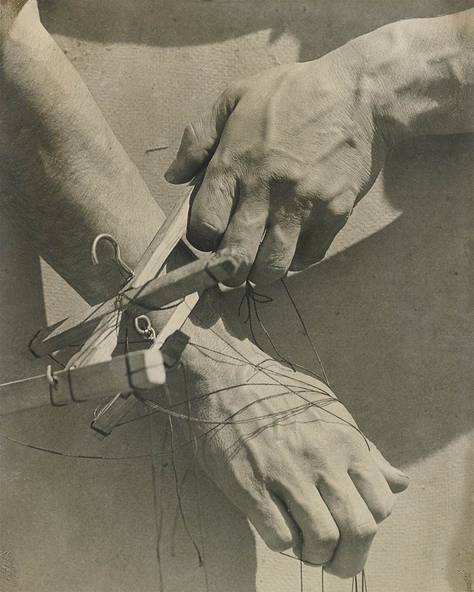Hands of the Puppeteer, Mexico City, 1929 - Gift of the Patrick and Aimee Butler Family Foundation, Minneapolis Institute of Art<p>© Tina Modotti</p>