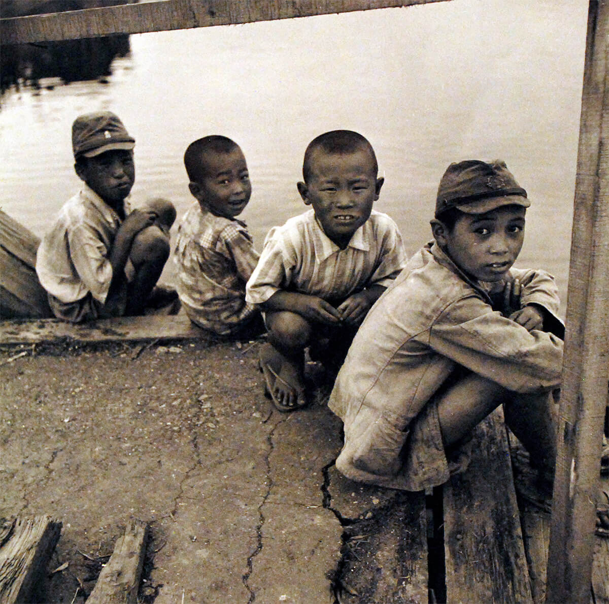 Japanese children, Sep 1945,  National Museum of the United States Navy<p>© Wayne Miller</p>